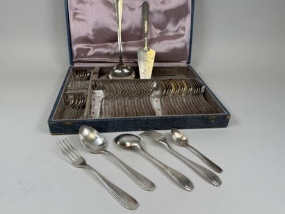 Partie de ménagère en métal argenté, modèle...