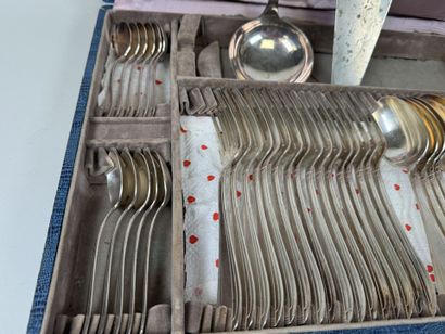 Partie de ménagère en métal argenté, modèle...