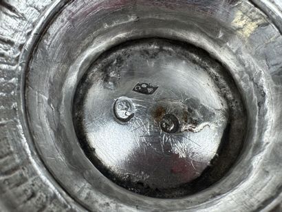 Timbale sur piédouche en argent 950/1000,...