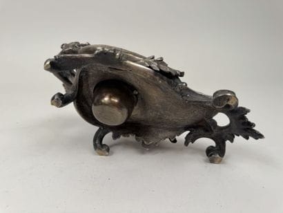 Encrier de bureau en bronze argenté à décor...