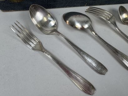Partie de ménagère en métal argenté, modèle...