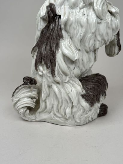 MEISSEN, Johann Joachim KAENDLER, d'après.
Bichon...