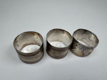 Trois ronds de serviette en argent 950/1000,...