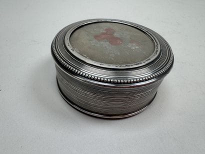 Petite boite circulaire en argent 950/1000,...