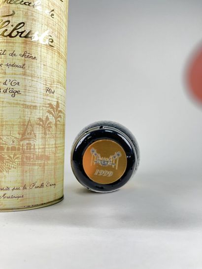 RHUM VIEUX.
La Favorite.
La Flibuste. 1999.
40%....