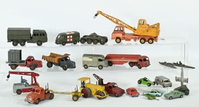DINKY TOYS, au 1/43ème.
12 véhicules (sortie...