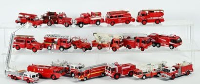 DEL PRADO.
18 véhicules «Pompiers du Monde»,...