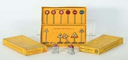 DINKY TOYS.
2 boites de signaux d'origine:
...