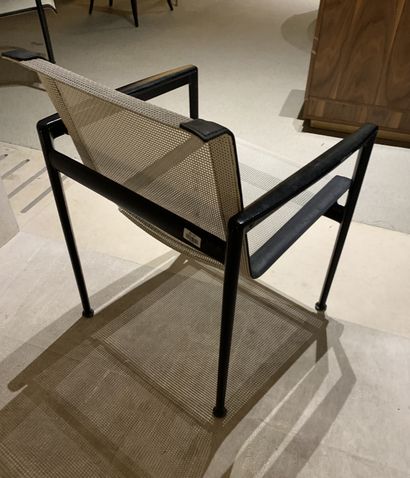Quatorze fauteuils de jardin en métal noir...