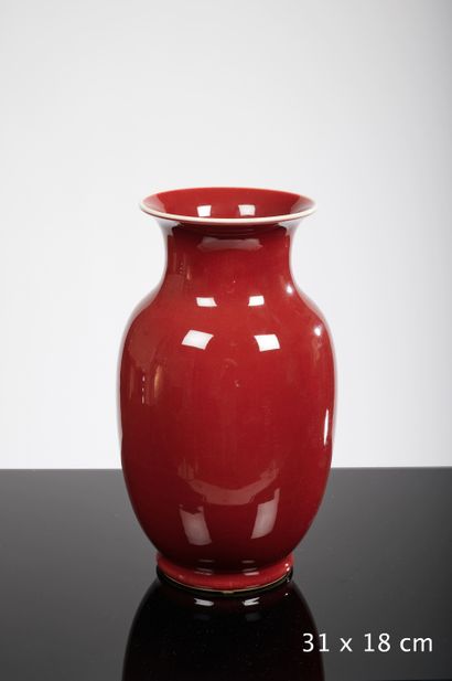 Lot de cinq vases en céramique rouge

Hauteur...