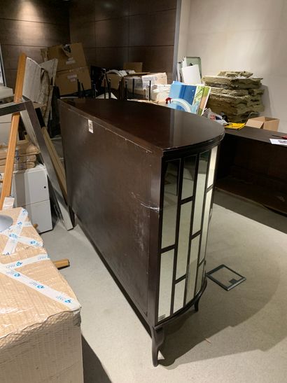 Buffet en bois de placage de forme demi-lune...