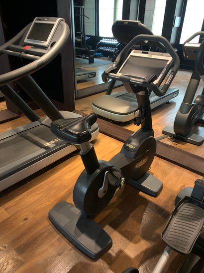 Vélo assis TECHNOGYM



Le fonctionnement...