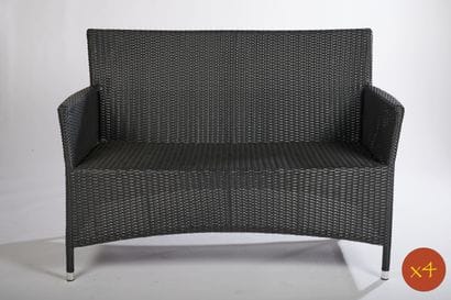 Quatre banquettes de terrasse en PVC tressé...