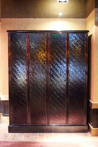 Armoire vestiaire en bois vernis noir imitant...