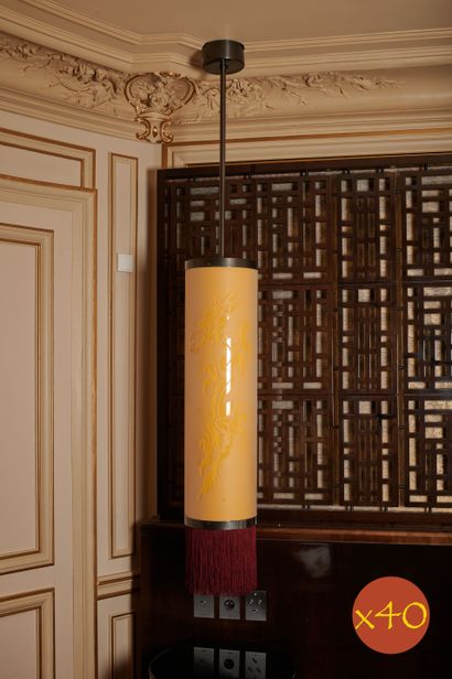 Lot de quarante suspensions cylindriques...