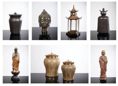 Lot de huit objets de décoration sur le thème...