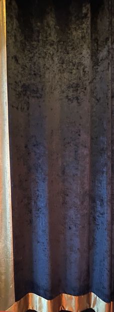 Trois pans de rideaux en tissu noir et jaune

250...