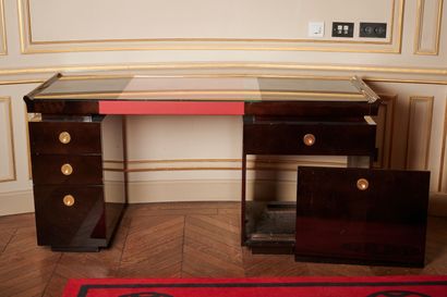 Bureau pagode en bois laqué marron à caisson...