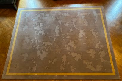 Tapis rectangulaire en laine grise et bordure...
