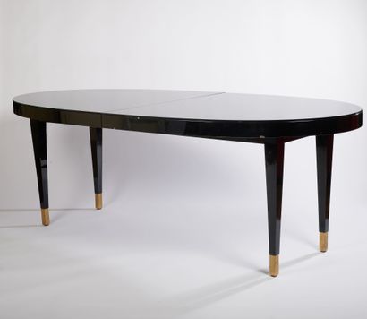 Table de salle à manger ovale en bois laqué...