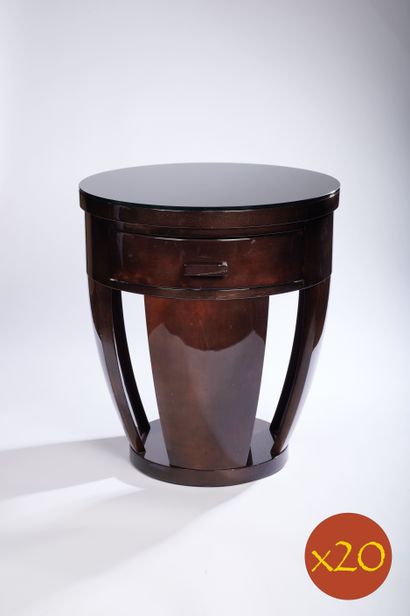 Vingt tables de chevet de style Art Déco...