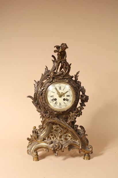 * Clock in bronze and regula surmounted by...