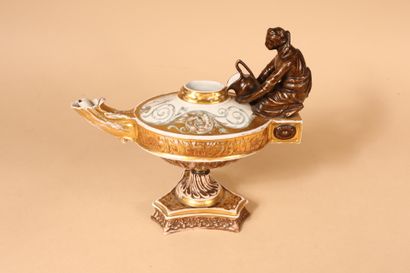 Paris, 19th century 
Oil lamp on a tripod...
