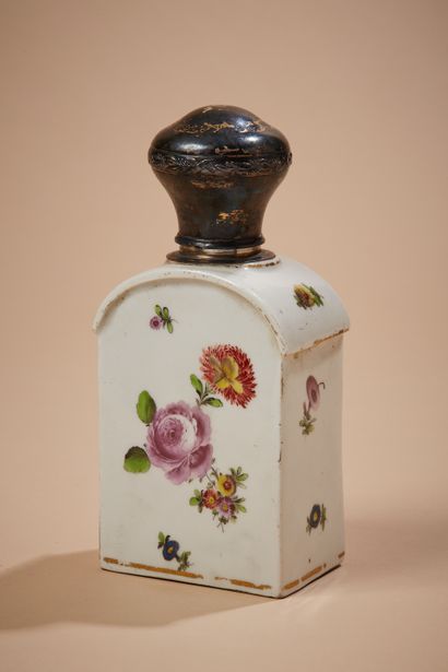 * Vienne 
Boite à thé en porcelaine à décor...