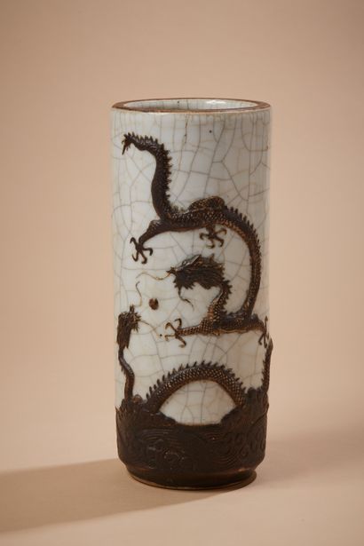Vase rouleau en porcelaine céladon craquelé...