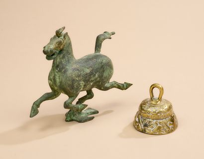 Sculpture en bronze patiné figurant le cheval...
