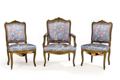 Mobilier de salon en bois mouluré, sculpté...