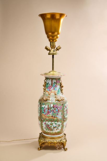 CHINE, Canton - XIXe siècle
Vase balustre...