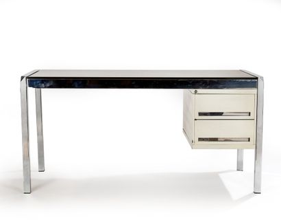 Bureau en métal brossé, le plateau rectangulaire...