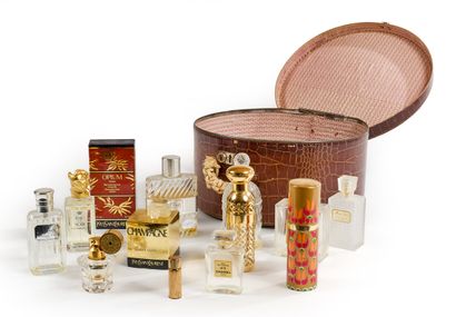 Lot de flacons de parfums divers comprenant...