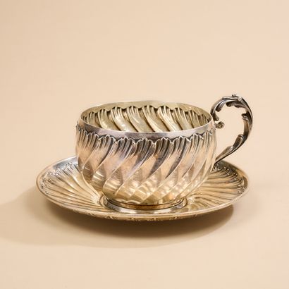Tasse et sa soucoupe en argent 1er titre...
