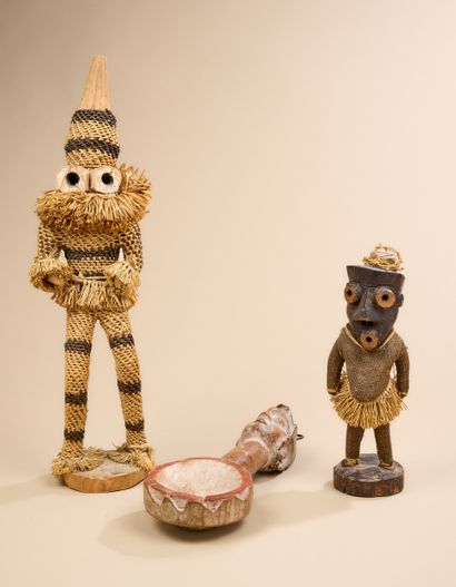 Lot comprenant : 
- Une statuette en bois...