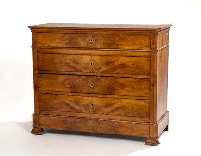 Commode en bois ouvrant en facade par cinq...