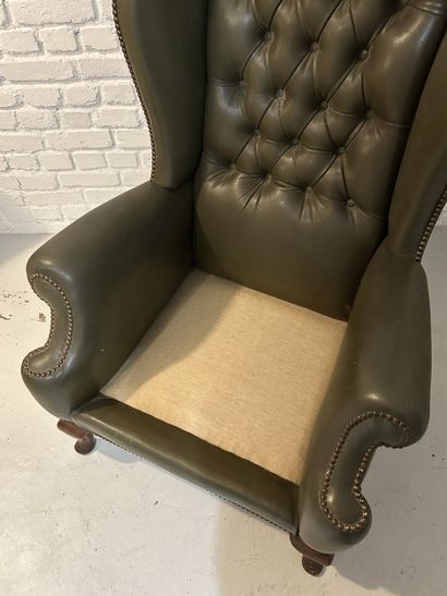 Fauteuil style Chesterfield en cuir vert
115...