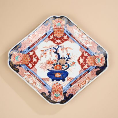 JAPON, Imari - Epoque MEIJI (1868 - 1912)
Plateau...