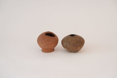 CAMBODGE - XIIe ou XIIIe siècle, Khmère
Vases...