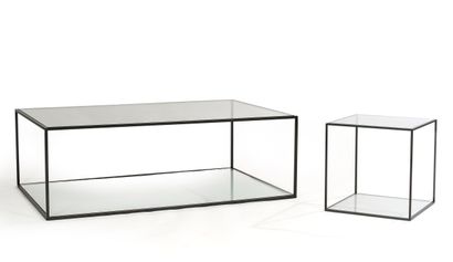 Table basse de forme rectangulaire en métal...