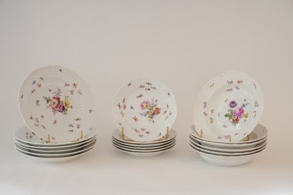 MEISSEN
Suite de dix-huit assiettes en porcelaine...