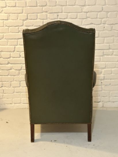 Fauteuil style Chesterfield en cuir vert
115...