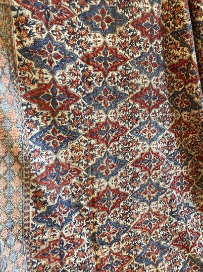 Linge à motifs indien
Taches
H. 250 x L....