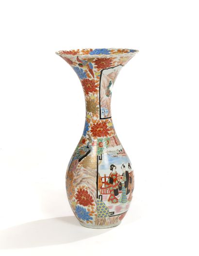 Grand vase balustre en porcelaine émaillée...