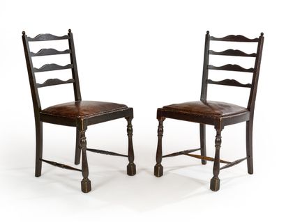 Paire de chaises en bois tourné, le dossier...