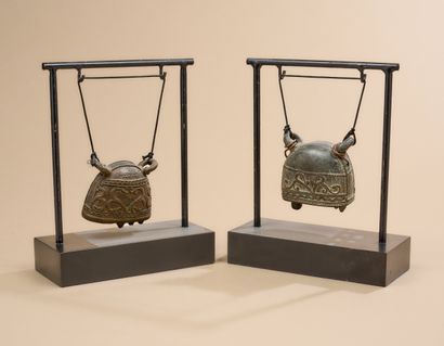 BIRMANIE - XXe siècle
Deux cloches en bronze...