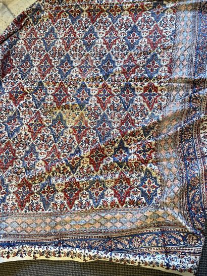 Linge à motifs indien
Taches
H. 250 x L....