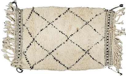 Lot de deux tapis à franges berbères en laine...