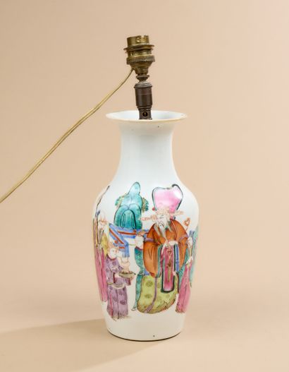 CHINE - XIXe siècle
Vase balustre en porcelaine...